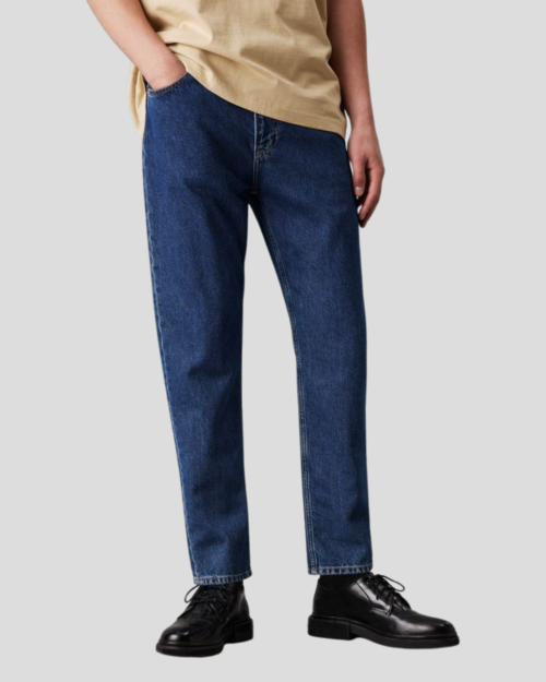 Alternative view of מכנסי ג’ינס גזרת Dad Jean קלווין קליין