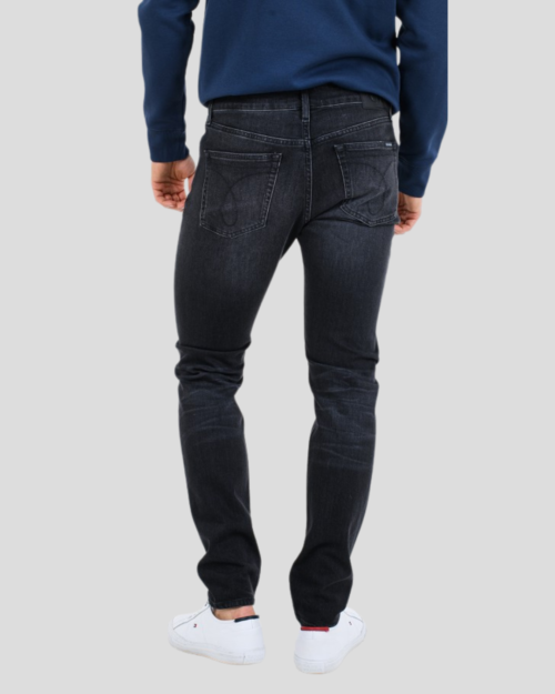 Alternative view of מכנסי סלים טייפר ג’ינס CALVIN KLEIN